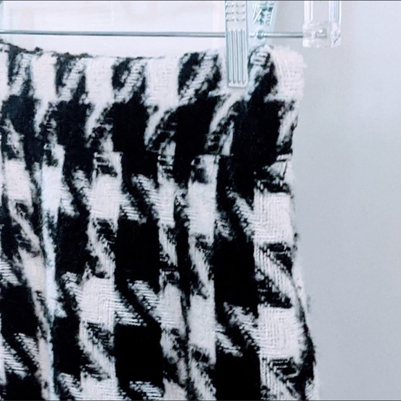 Storets Lori Houndstooth Jack & Skirt Set in Black - Picture 12 of 16